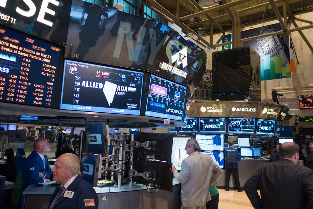 Complete Guide: How to Analyze a Stock in 2026